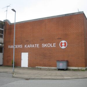 Sætningsrevne i murværk Randers Karate skole