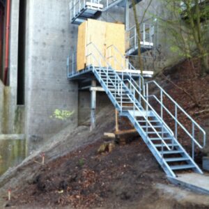 Færdig trappe til Bridgewalking funderet på ScrewFast Skruepæle